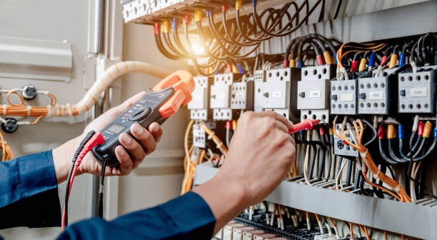 Best Affordable Emergency Electrician  in Manchester, IA